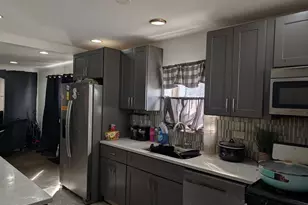8128 S Coles Ave, Chicago, IL 60617 - Photo 4