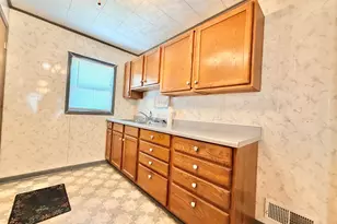 415 E 12th St, Streator, IL 61364 - Photo 6