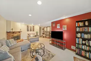 7215 Willow Way Ln, Willowbrook, IL 60527 - Photo 10