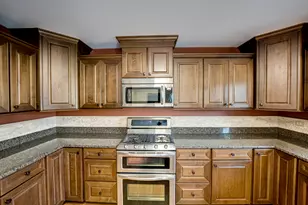 1411 Burnett Dr, Aurora, IL 60502 - Photo 8