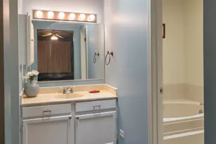 1900 Wisteria Ct, Naperville, IL 60565 - Photo 14