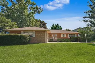 10 Greenfield Ct, Savoy, IL 61874 - Photo 2