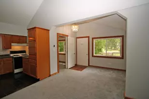 338 E Lakeview Ave, Round Lake Beach, IL 60073 - Photo 12
