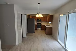1310 Green Trails Dr, Plainfield, IL 60586 - Photo 6