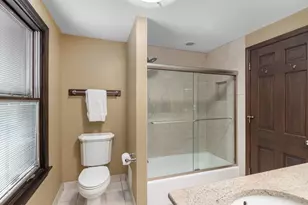 2621 Landwehr Rd, Glenview, IL 60026 - Photo 26
