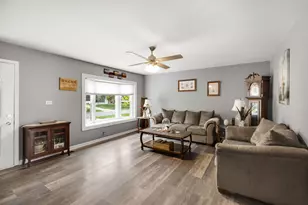 113 David Dr, Streamwood, IL 60107 - Photo 4