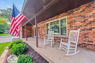 630 Oceola Dr, Algonquin, IL 60102 - Photo 2