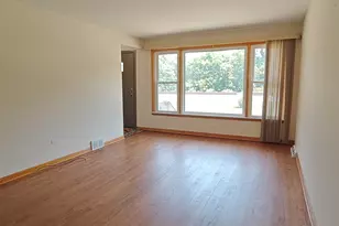 10824 S Sacramento Ave, Chicago, IL 60655 - Photo 6