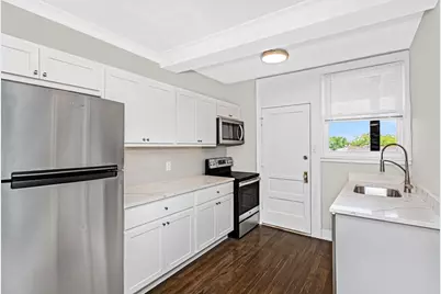 5004 W Newport Avenue #3E, Chicago, IL 60641 - Photo 4