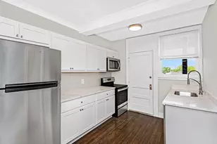 5004 W Newport Ave, Chicago, IL 60641 - Photo 4
