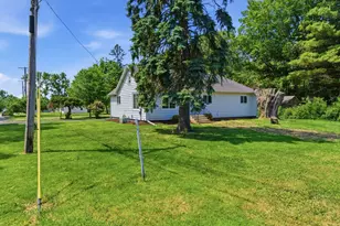 201 W 3rd St, Streator, IL 61364 - Photo 2
