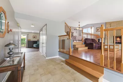 1106 S Sprucewood Drive, Mount Prospect, IL 60056 - Photo 2