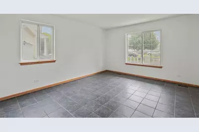280 Persimmon Court, Round Lake Beach, IL 60073 - Photo 4