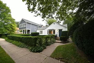 1570 Dewey Ave, Evanston, IL 60201 - Photo 1
