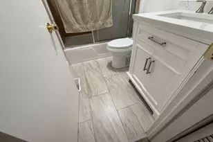 5711 W 87th Pl, Oak Lawn, IL 60453 - Photo 12