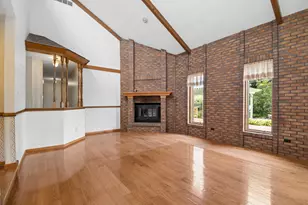 6229 Darline Dr, Saint Anne, IL 60964 - Photo 8