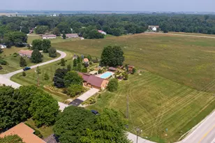 6229 Darline Dr, Saint Anne, IL 60964 - Photo 2