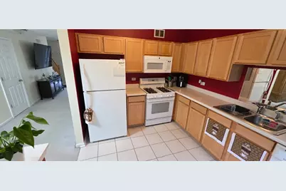 1380 W Split Oak Circle #1380, Round Lake Beach, IL 60073 - Photo 4