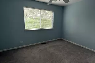 2250 Stoughton Dr, Aurora, IL 60502 - Photo 28