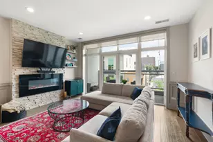 1601 W Pearson St, Chicago, IL 60622 - Photo 2