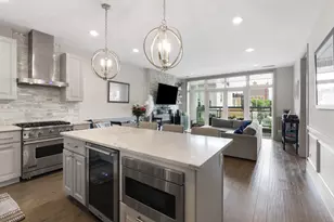 1601 W Pearson St, Chicago, IL 60622 - Photo 8