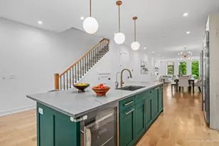 2640 N Bosworth Ave, Chicago, IL 60614 - Photo 12