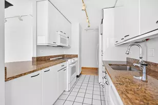 2650 N Lakeview Ave, Chicago, IL 60614 - Photo 14