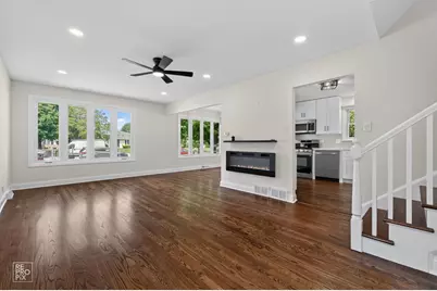 7725 Narragansett Avenue, Burbank, IL 60459 - Photo 2