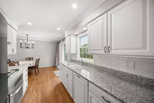 19W010 Ave Normandy East Ave, Oak Brook, IL 60523 - Photo 6