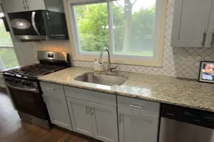 2802 Cherrywood Pl, Hazel Crest, IL 60429 - Photo 2