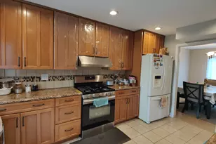 223 Willow Ln, Bloomingdale, IL 60108 - Photo 4