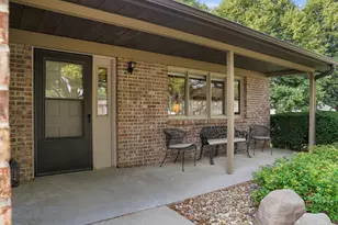 801 Coventry Ln, Sterling, IL 61081 - Photo 4
