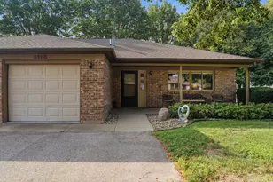 801 Coventry Ln, Sterling, IL 61081 - Photo 2
