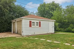 2218 Pearsall Pkwy, Waukegan, IL 60085 - Photo 26