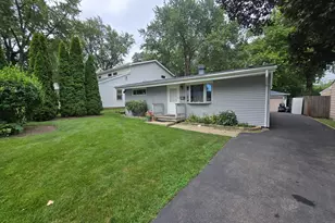 164 N Prairie Ave, Mundelein, IL 60060 - Photo 2