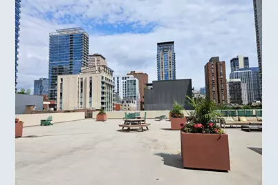 70 W Huron Street #809, Chicago, IL 60654 - Photo 32
