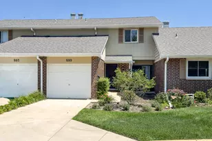 889 Heatherbrook Ct, Wheaton, IL 60189 - Photo 1