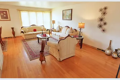 10313 S Karlov Avenue, Oak Lawn, IL 60453 - Photo 2