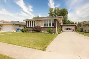 10313 S Karlov Ave, Oak Lawn, IL 60453 - Photo 1