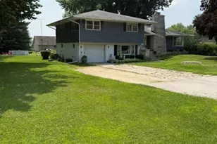 360 Swanson Rd, Sycamore, IL 60178 - Photo 2
