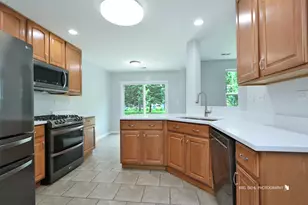 796 Pointe Dr, Crystal Lake, IL 60014 - Photo 10