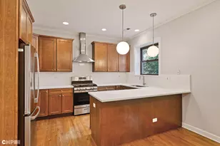 917 W Agatite Ave, Chicago, IL 60640 - Photo 8