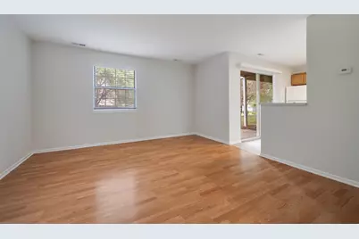 546 E Shag Bark Lane #B, Streamwood, IL 60107 - Photo 2