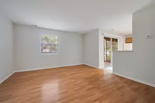 546 E Shag Bark Ln, Streamwood, IL 60107 - Photo 2