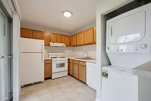 546 E Shag Bark Ln, Streamwood, IL 60107 - Photo 8