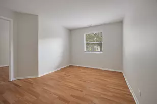 546 E Shag Bark Ln, Streamwood, IL 60107 - Photo 10