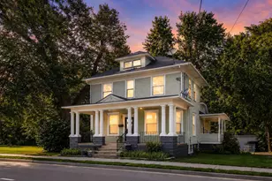 422 Summit St, Elgin, IL 60120 - Photo 1
