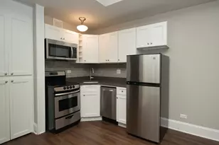 817 W Lakeside Pl, Chicago, IL 60640 - Photo 2