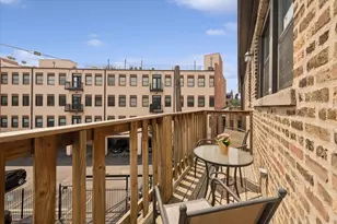 1153 W Grace St, Chicago, IL 60613 - Photo 10