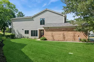 1422 James Ct, Libertyville, IL 60048 - Photo 2